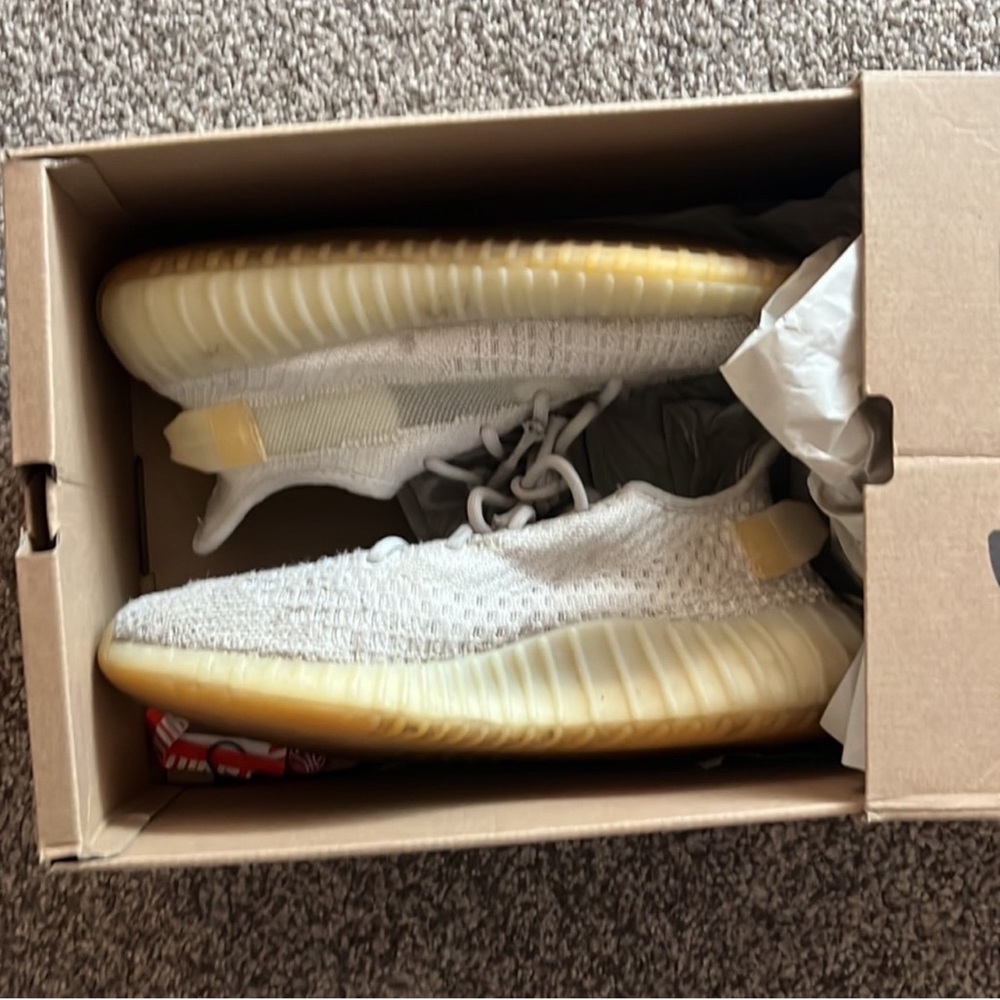 Yeezy 350 light v2 ,og box